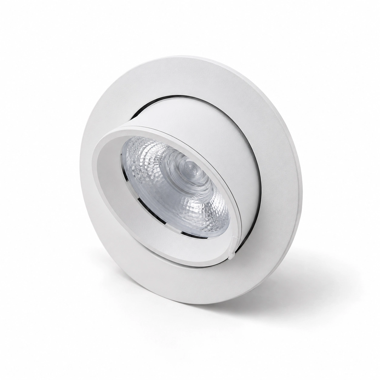 Downlight dapat ditarik keluar dan dicondongkan hingga 70°